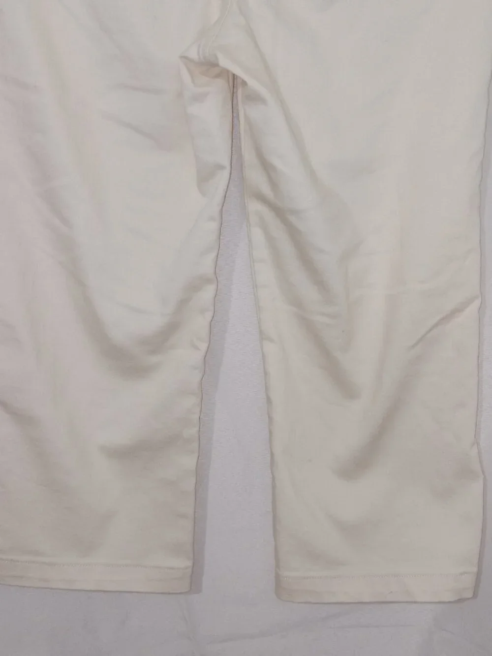 AnyBody Women’s Cropped Pants Size 10P Ivory Pull-On Wide Leg Crop Casual